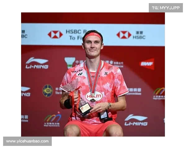 安赛龙凭借迅捷网前扑球夺得2024法国公开赛羽毛球男单冠军展现极致反应速度